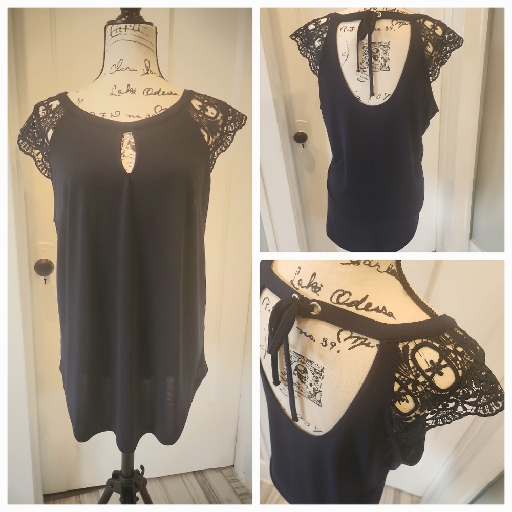 Dex lace sleeved navy top